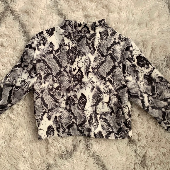 Revamped long sleeve crop - Picture 1 of 3